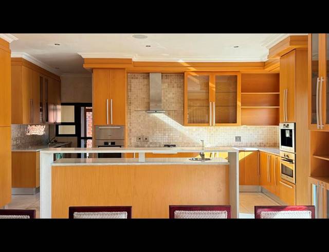 5 BEDROOM HOUSE FOR SALE IN WATERFALL COUNTRY VILLAGE